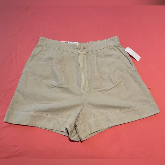 Joie Pleated Short - Picture 3 of 13